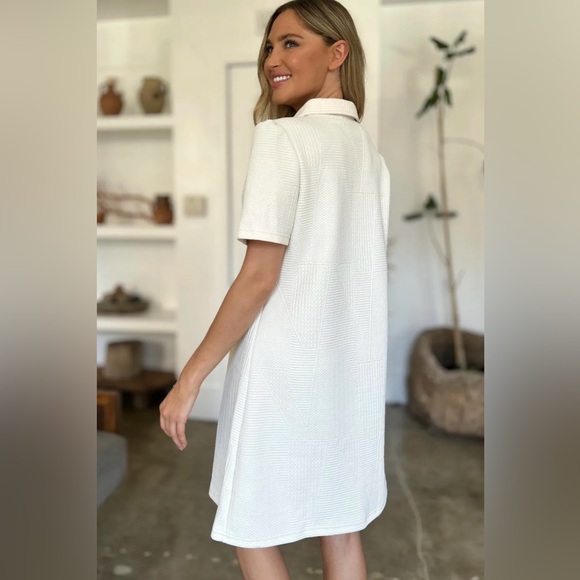 Minimalist Texture Short Sleeve Dress - Picture 6 of 13